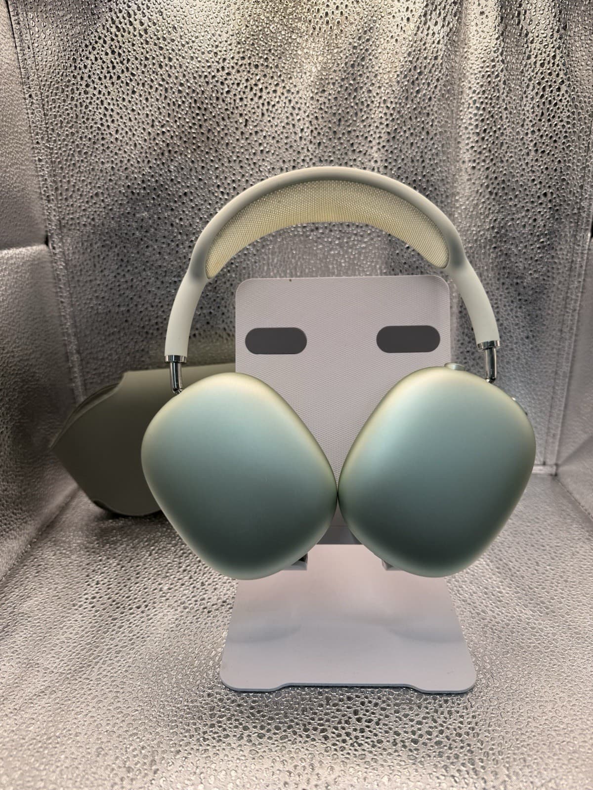 AirPod Max Green Including Smart Case And Charger Wire, Tested, grade Good